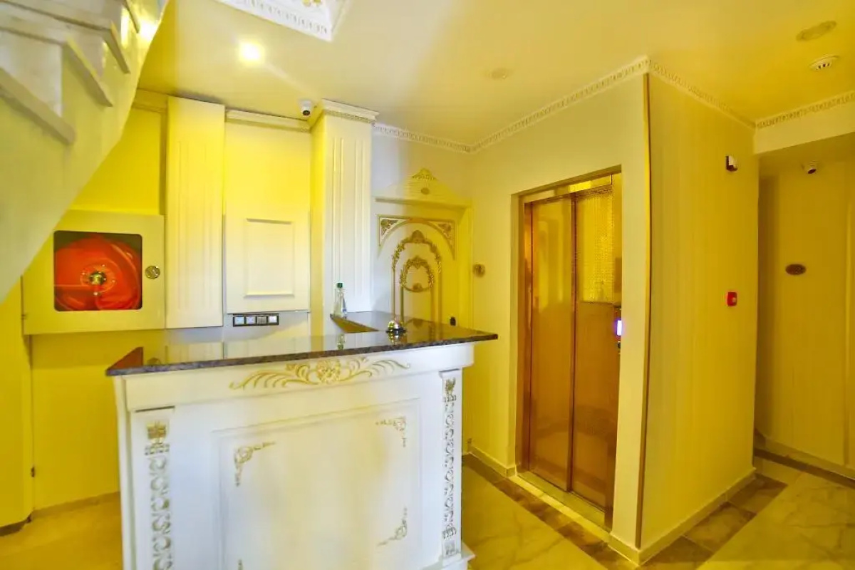 Nayla Palace Hotel
