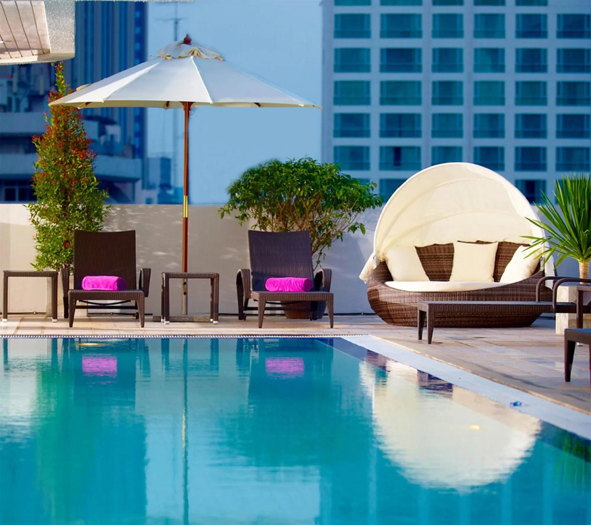 Отель PARKROYAL Suites Bangkok