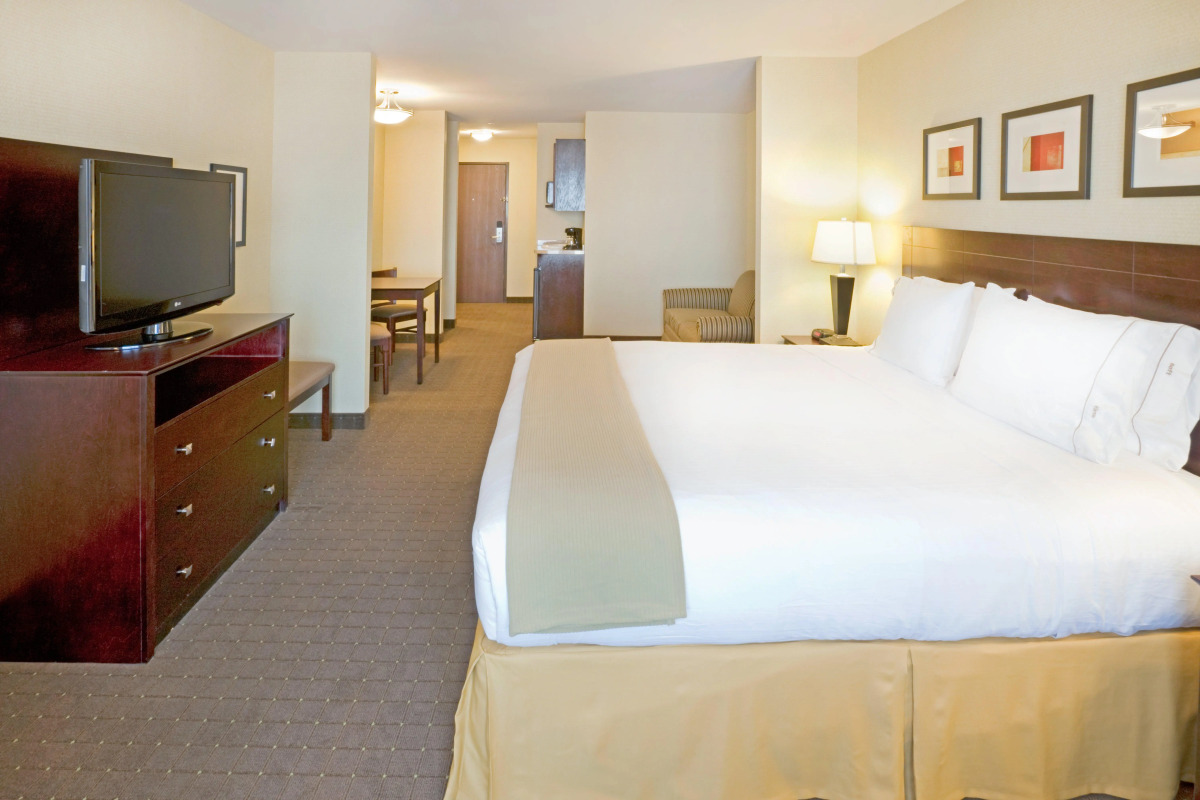 Holiday Inn Express & Suites Eagle Pass by IHG