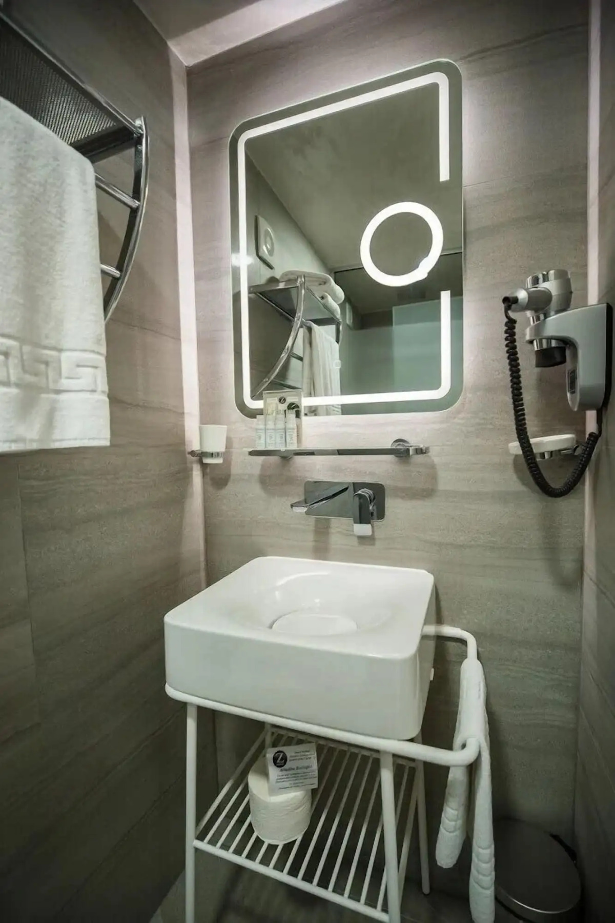 Z Executive Boutique Hotel