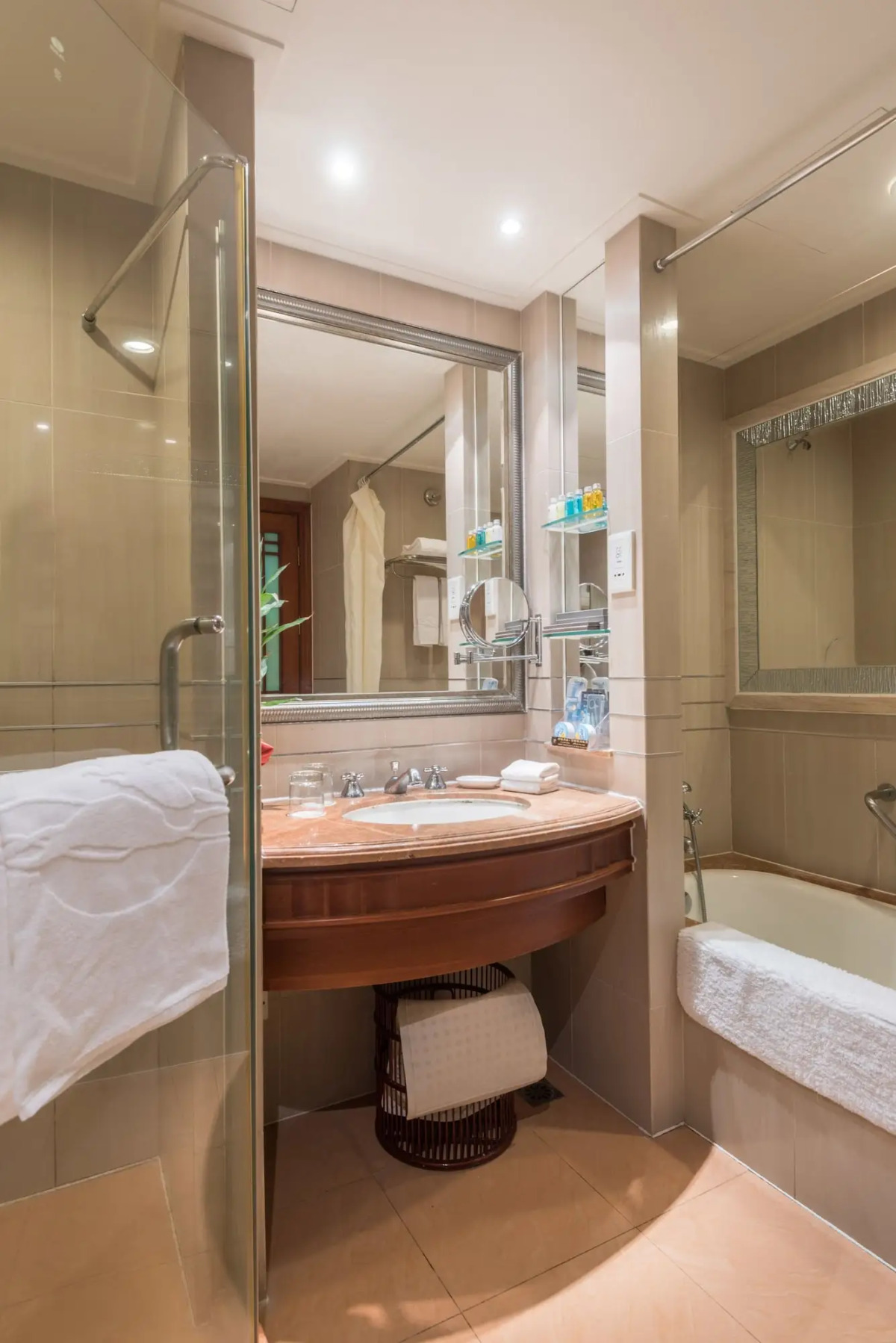 Отель Sanya Baohong