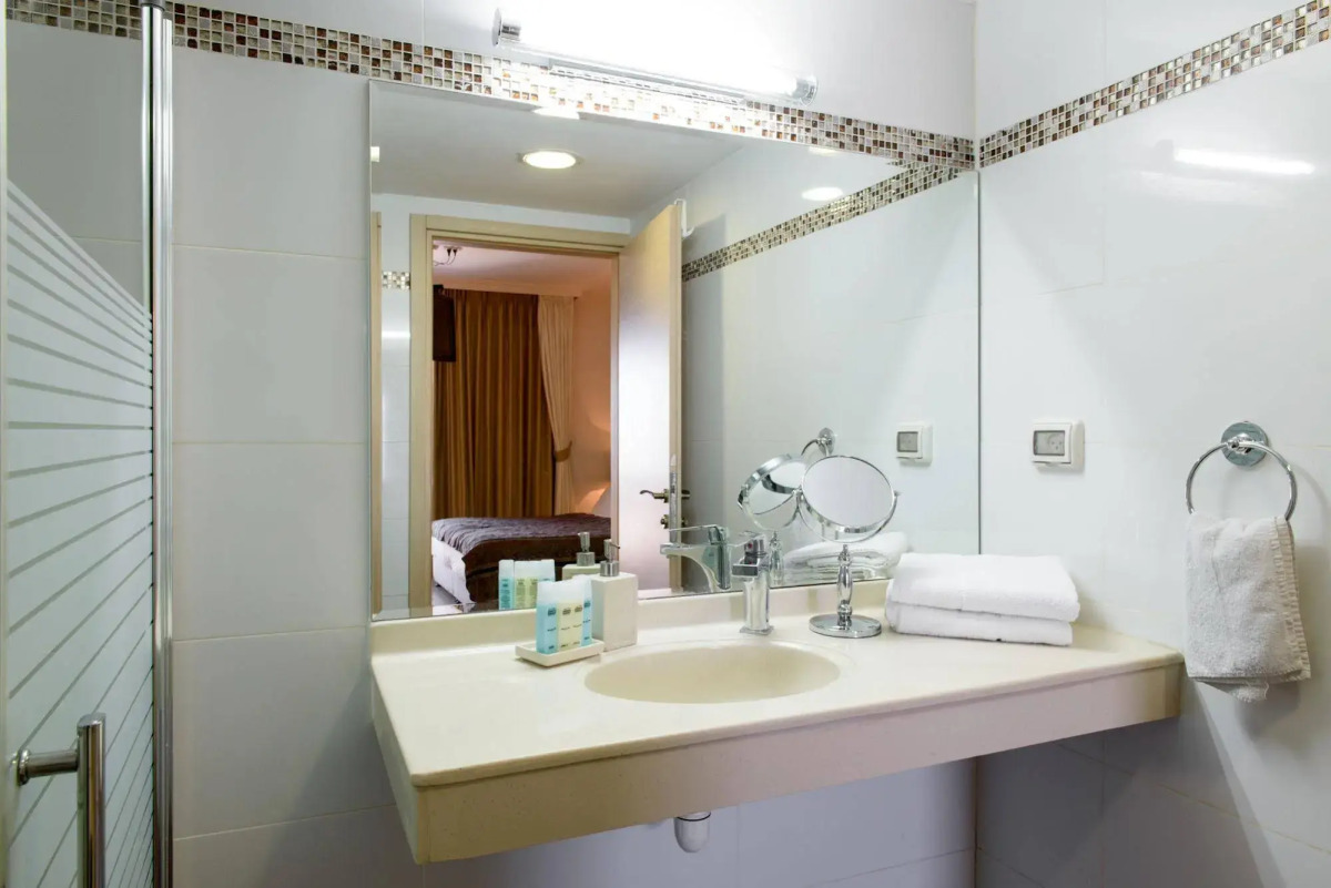 Royalty Suites