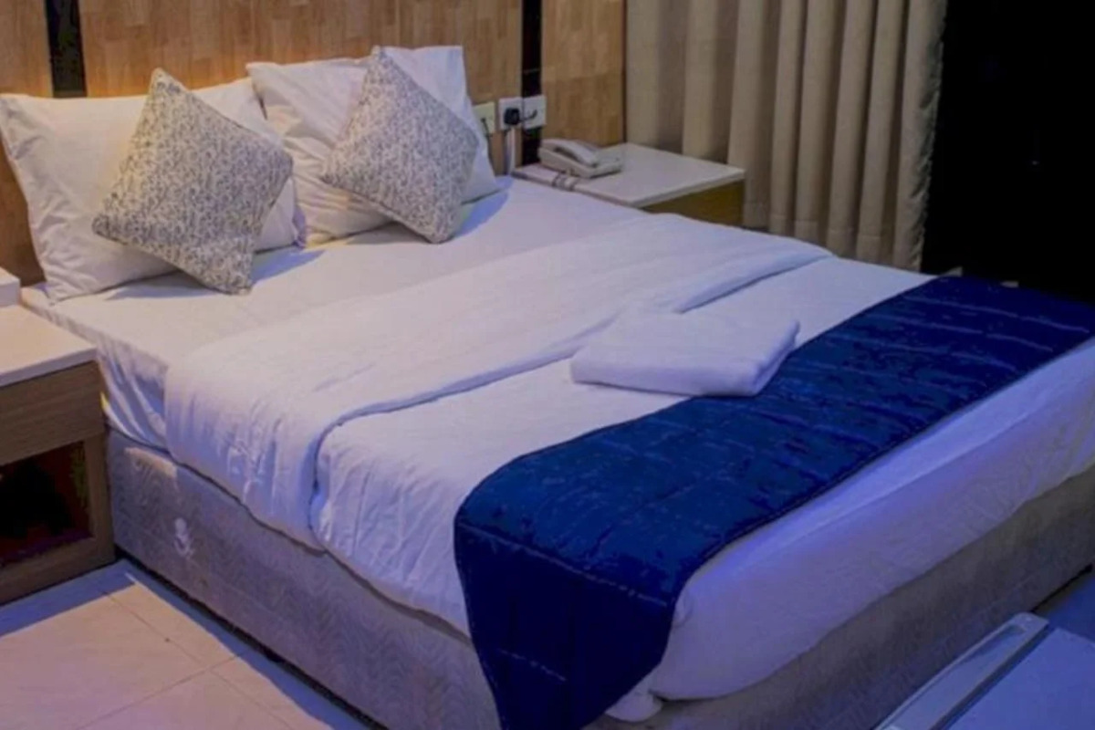 OYO 1118 Sharjah Plaza Hotel