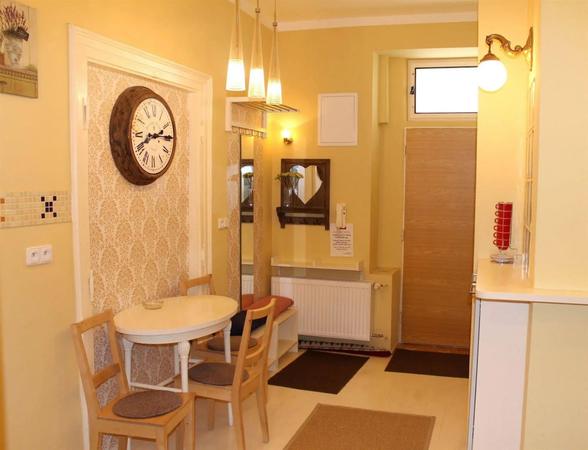 Alice Apartment House