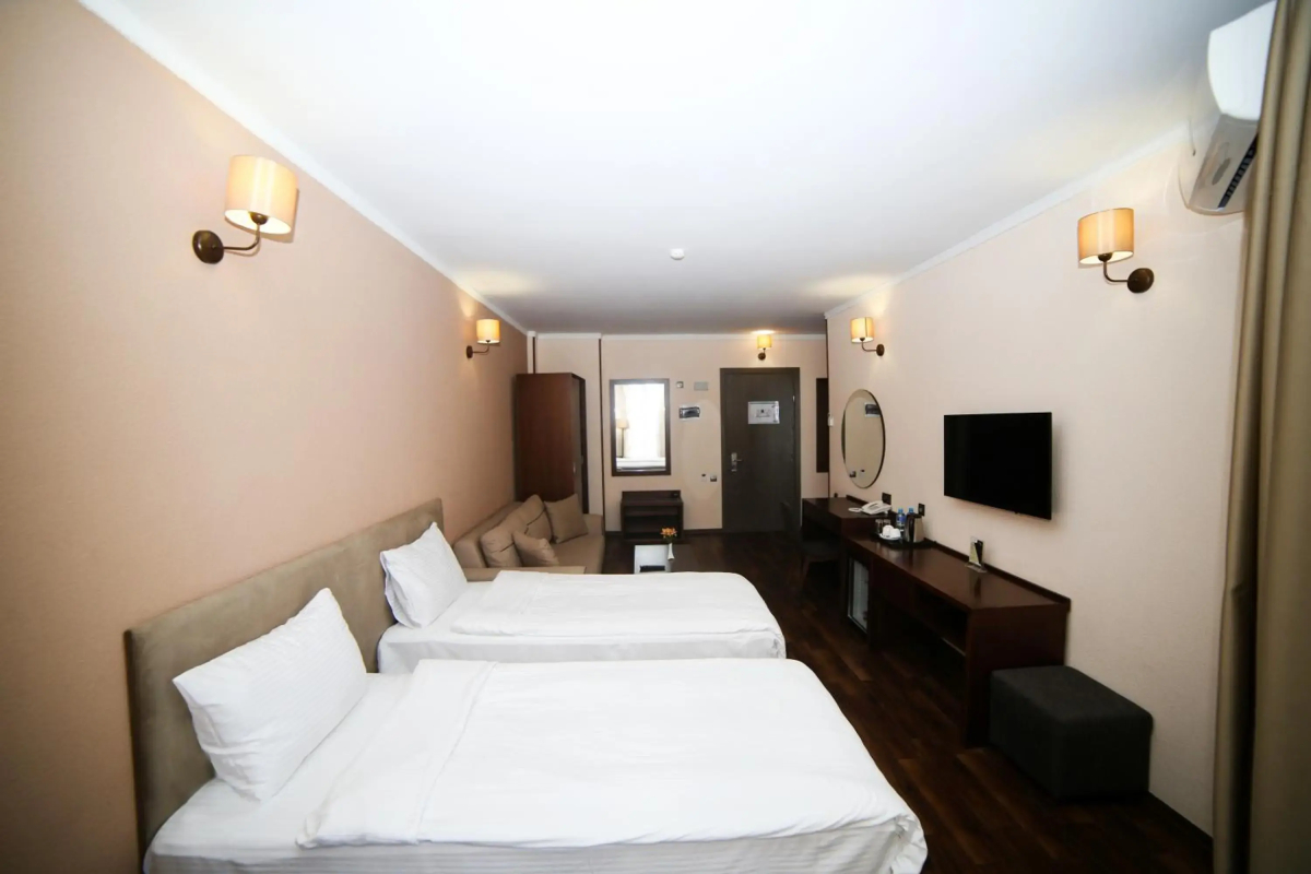 Отель Corner Inn