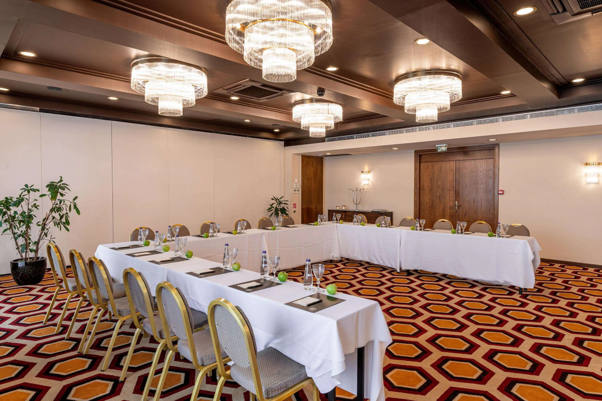 Отель Brown Acropol