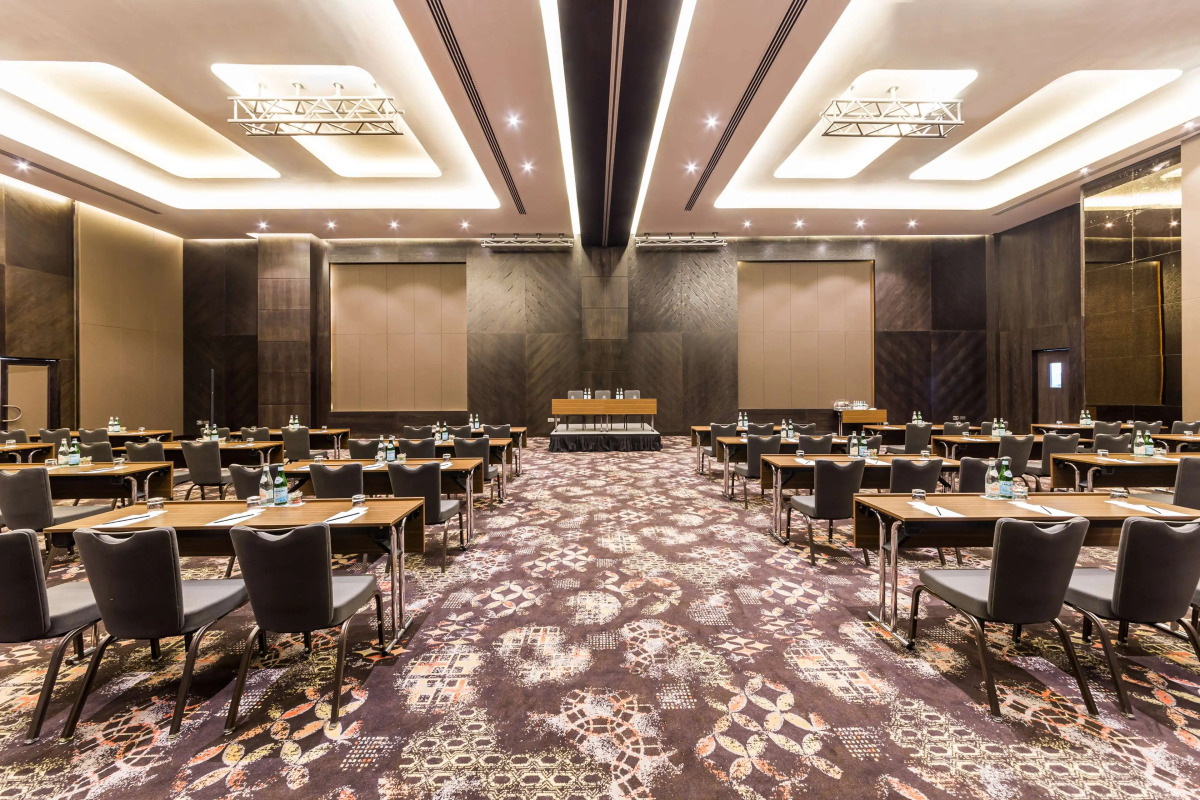 Отель Radisson Blu Hotel, Dubai Canal View