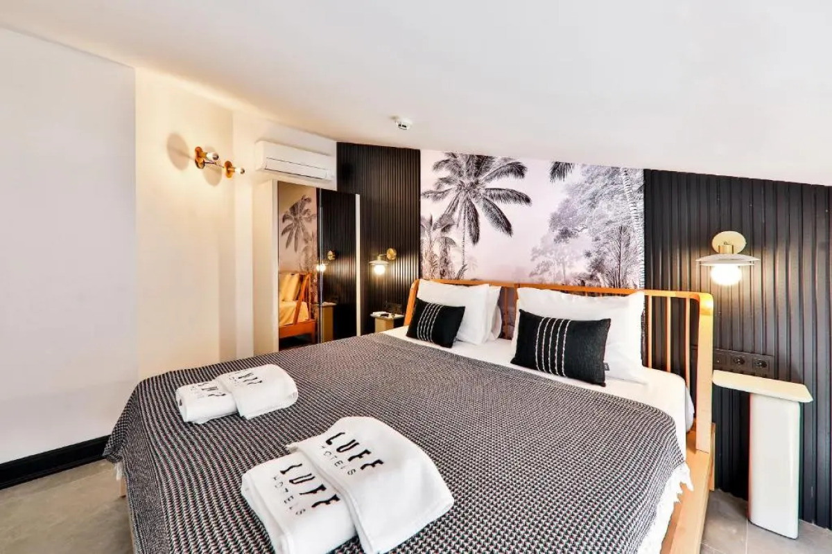 Отель Luff Suites