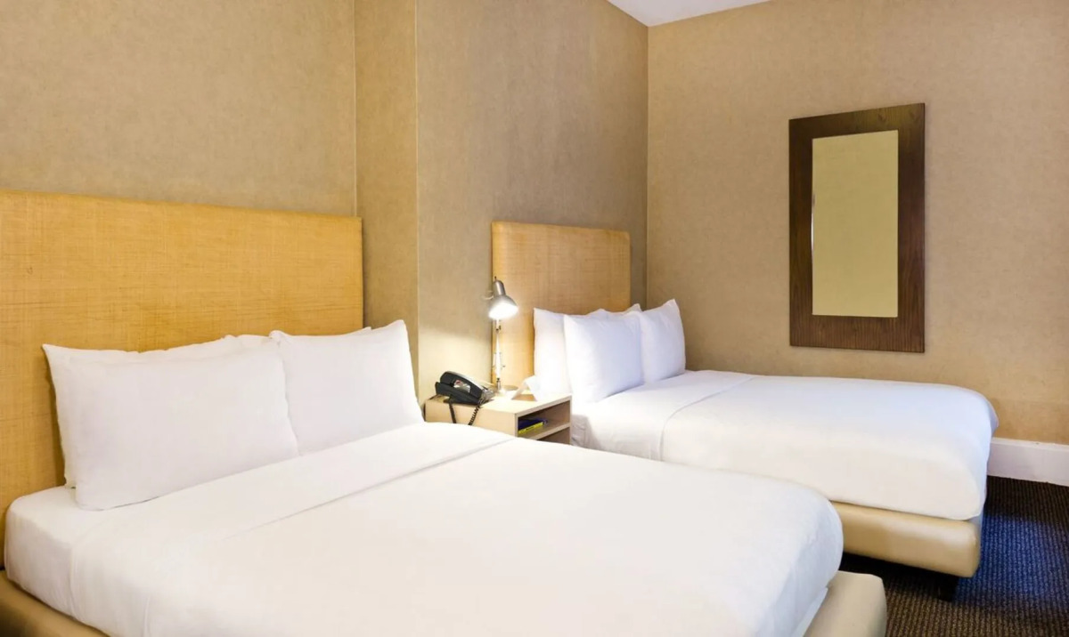 Отель Amsterdam Court