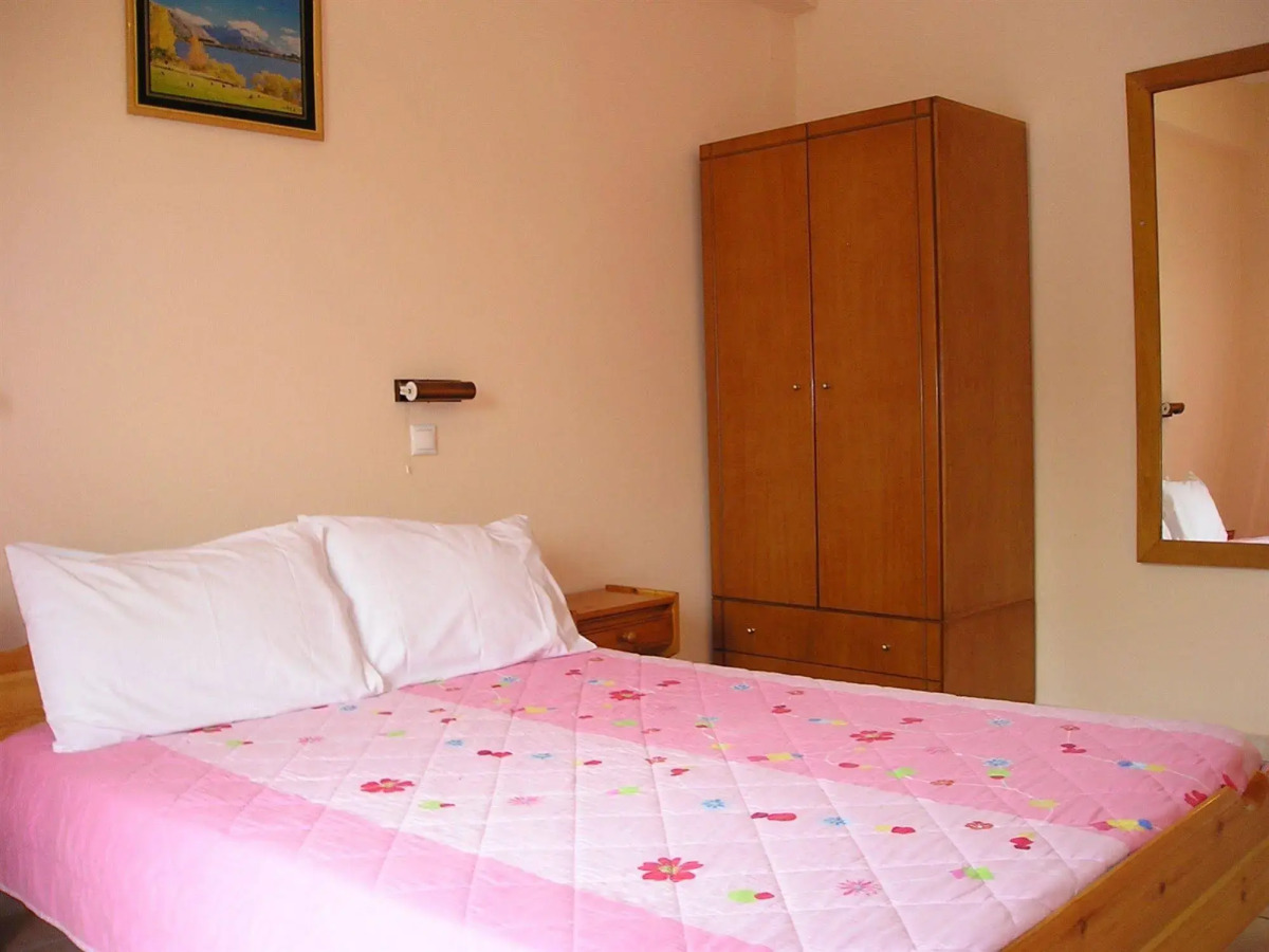 River Studios & Apartments