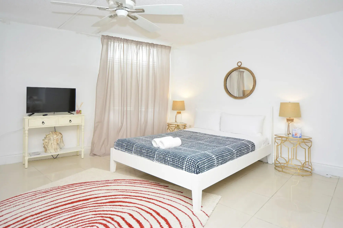 Art Deco Ocean Walk Apartments