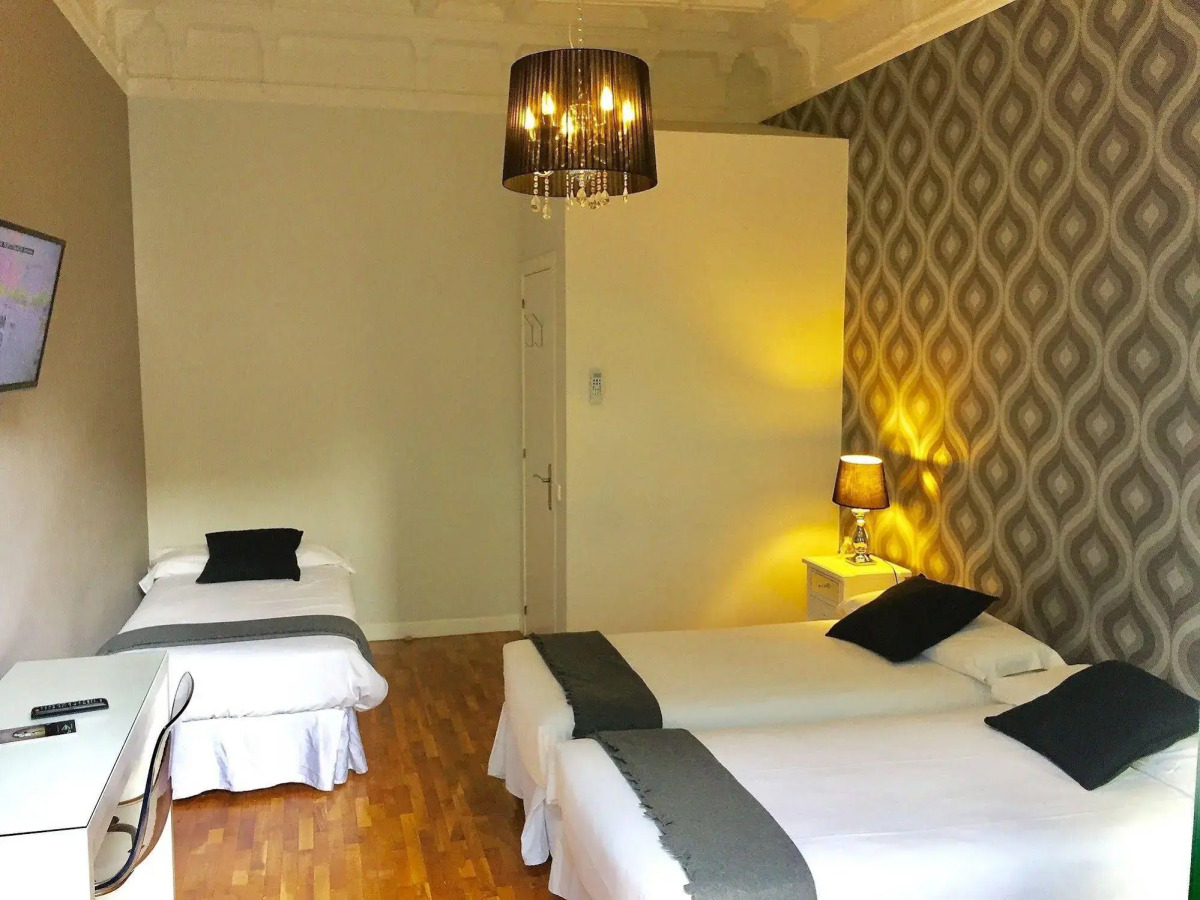 Super Balmes Guest House