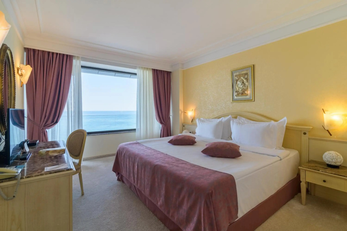 Palace Hotel - Sunny Day Resort