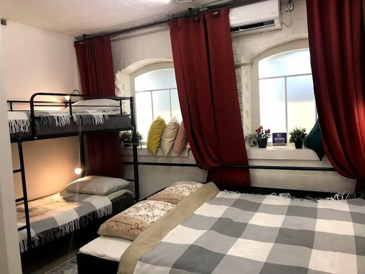 Апартаменты в центре на ул. Пологой, 17