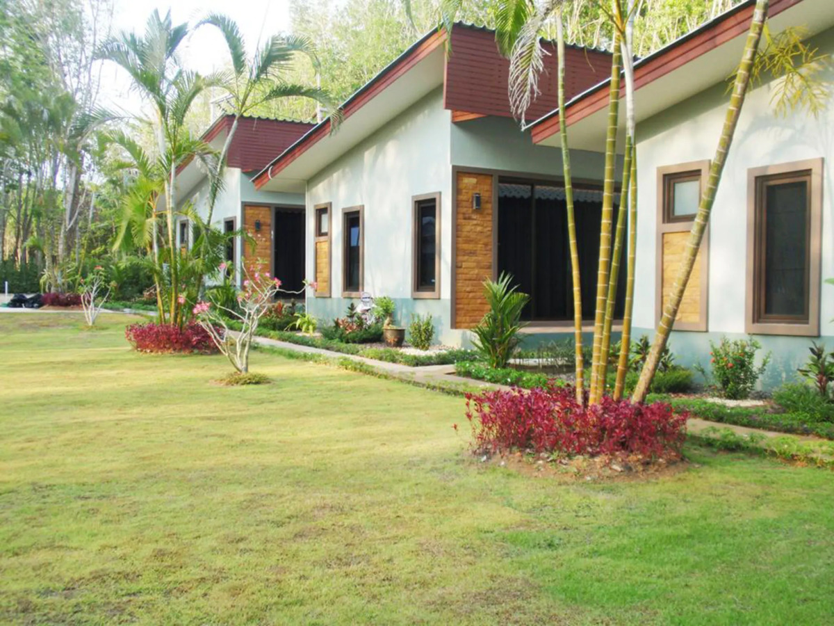 Phuket Sirinapha Resort