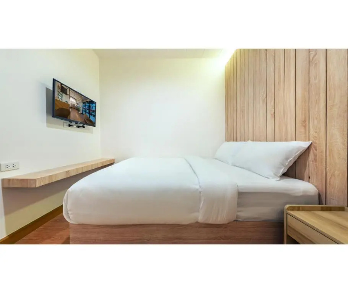 Siam Subway Hostel and Café