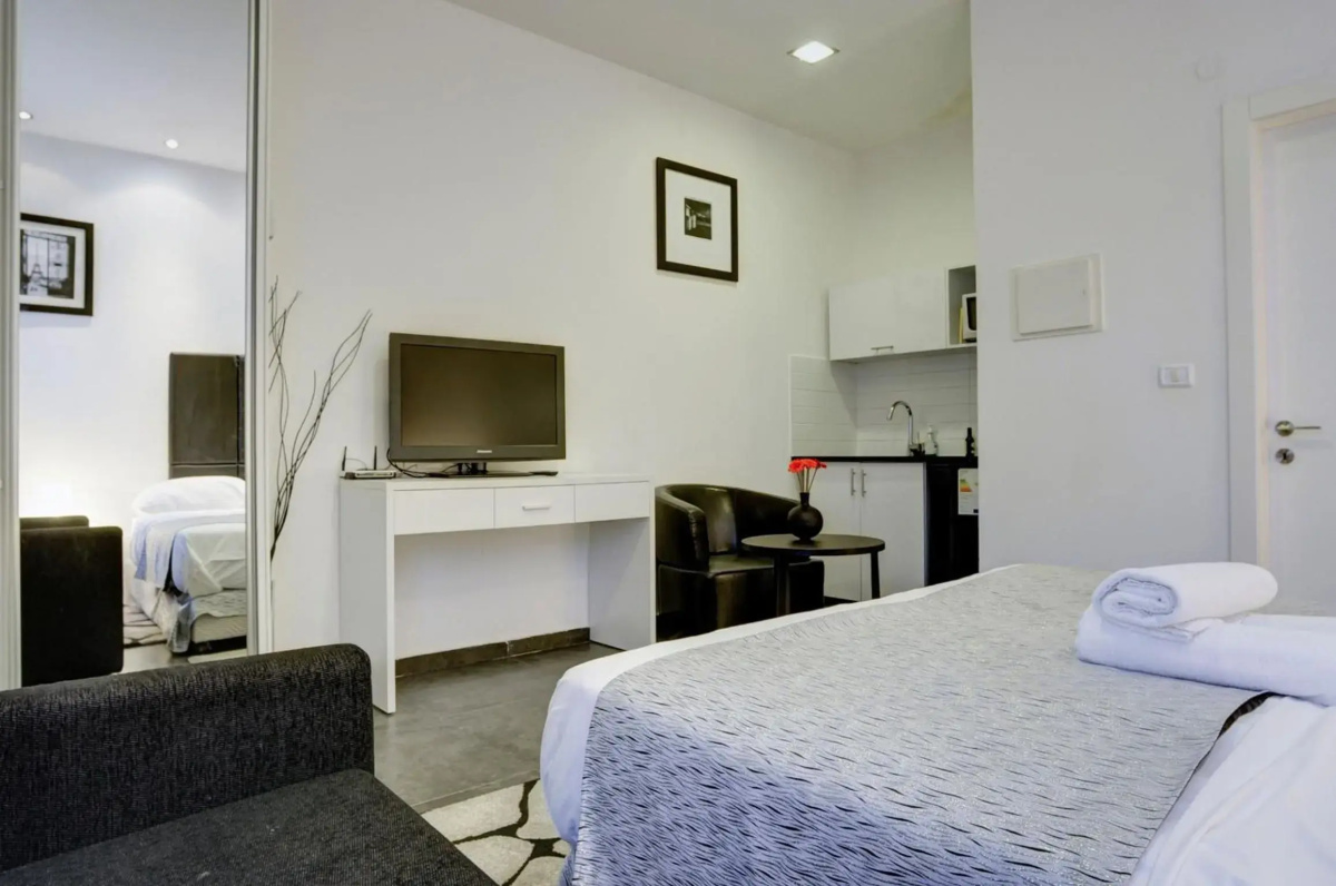 Geula Suites