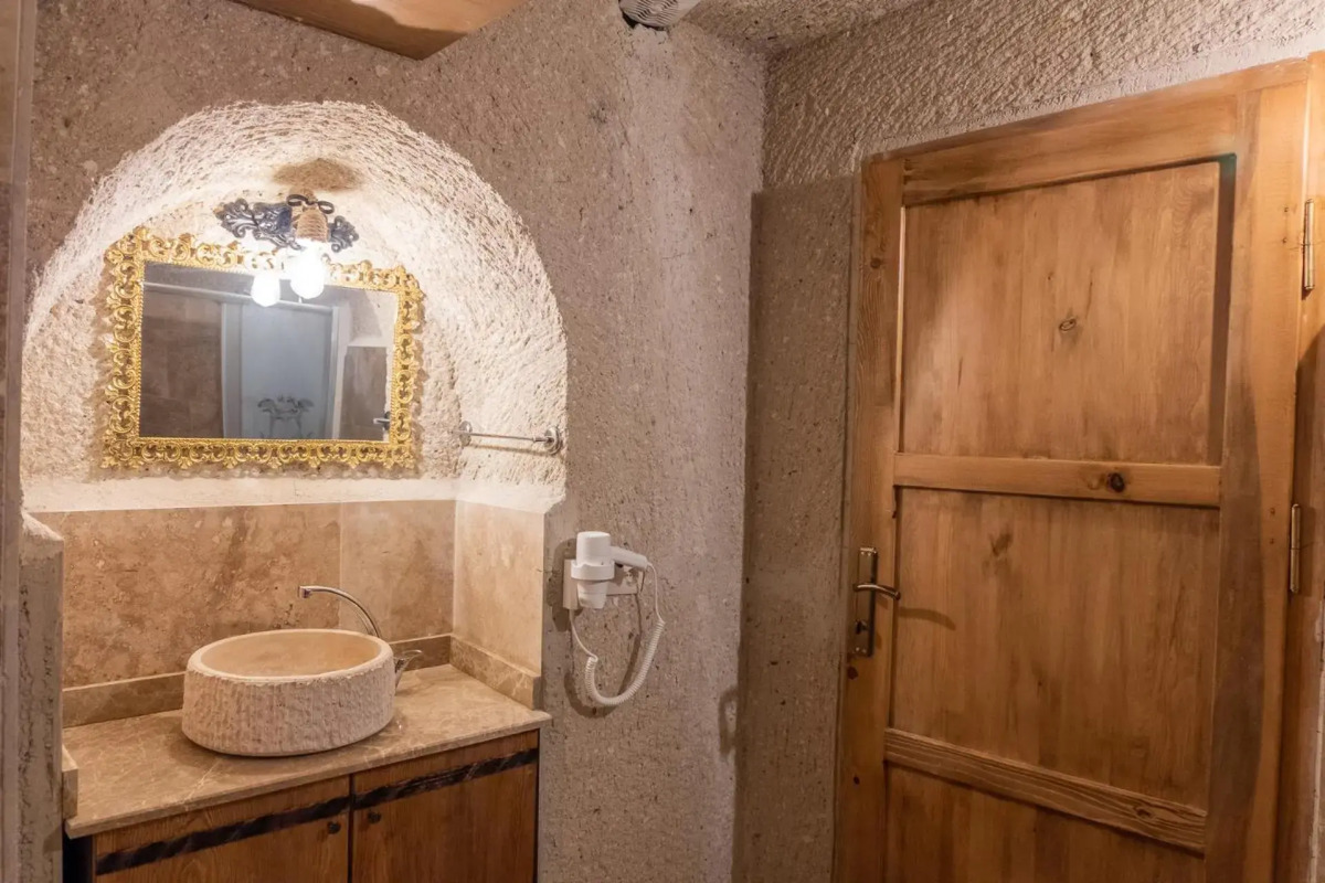 Grand Elite Cave Suites