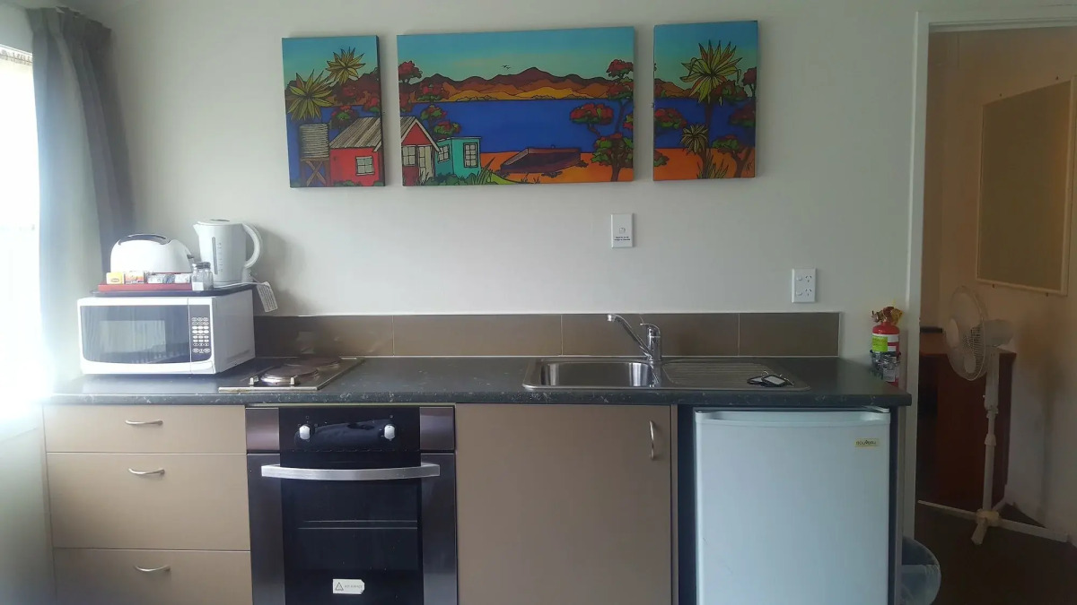 Kiwi International Hotel