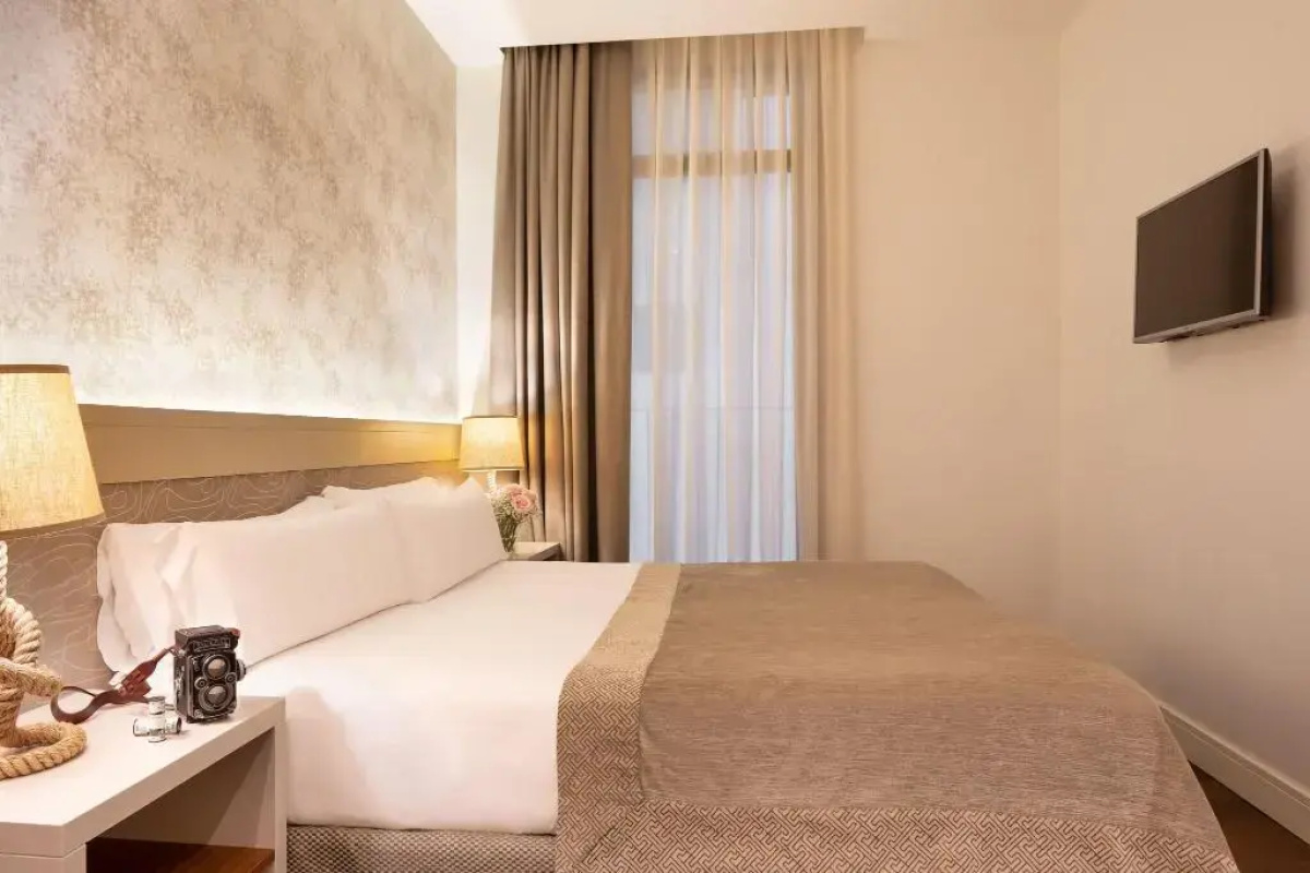 Duquesa Suites Landmark Hotel by Duquessa Hotel Collection
