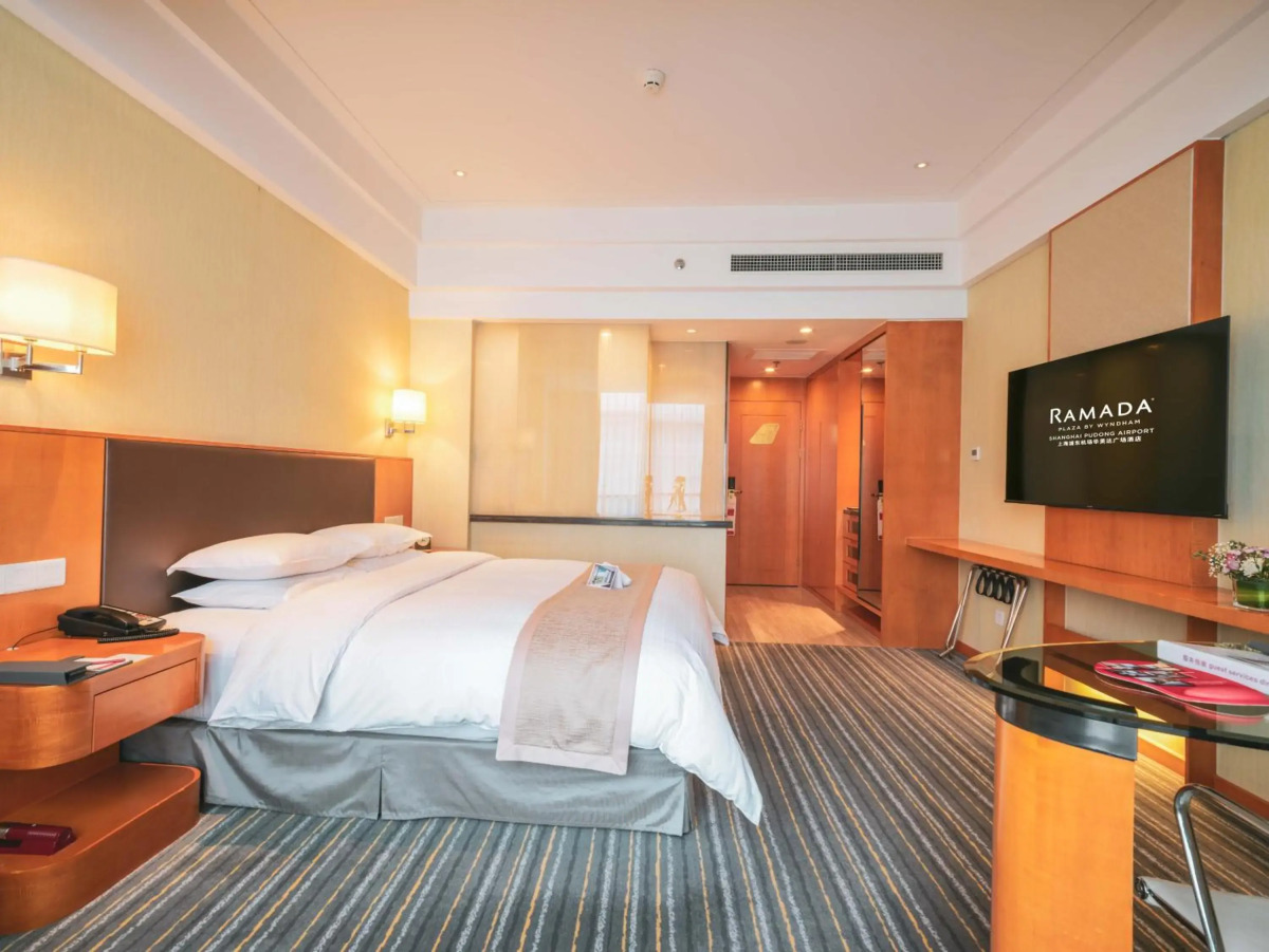 Отель Ramada Plaza by Wyndham Shanghai Pudong Airport
