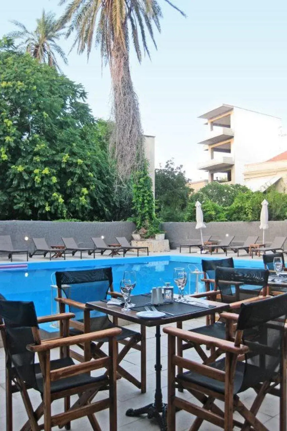 Отель Amphitryon City