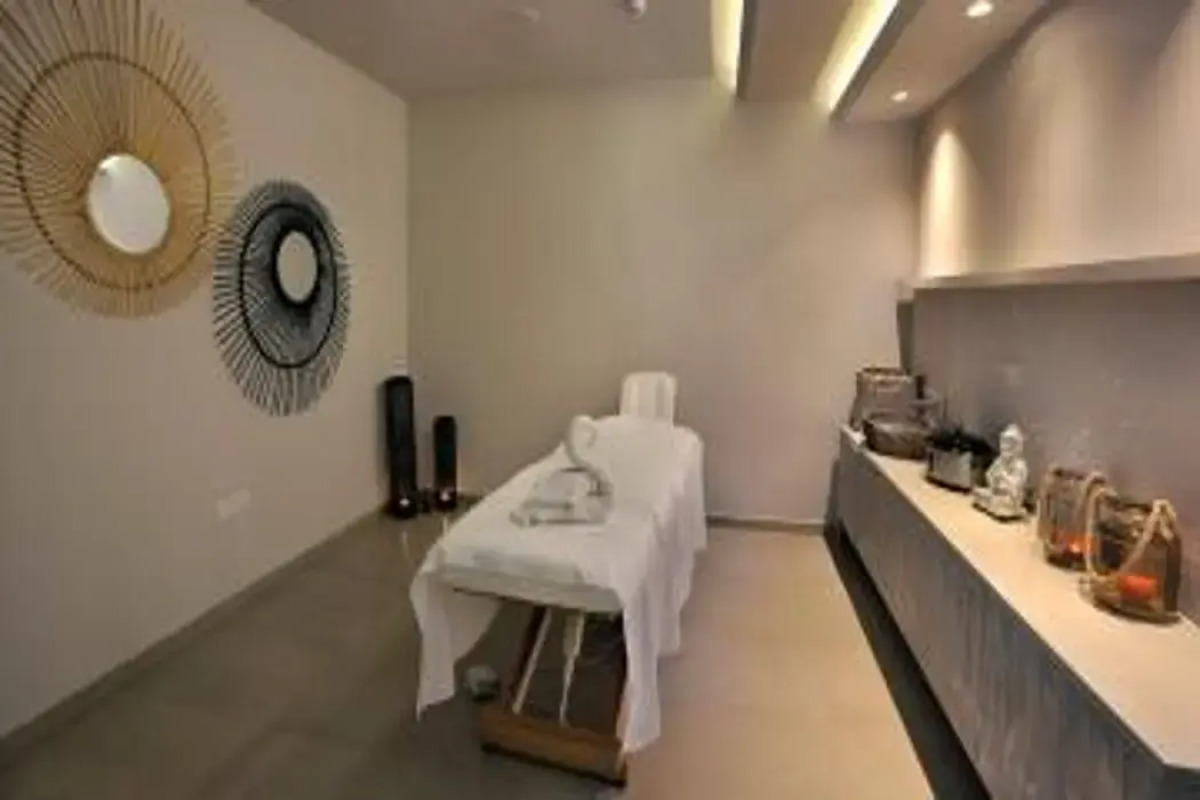 Отель Nelia Beach