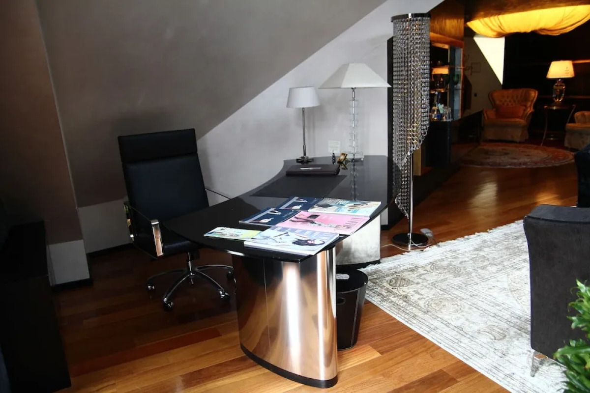 Royal Square Hotel & Suites