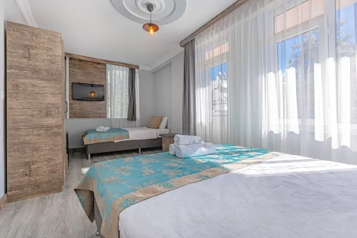 Seven City Hotel
