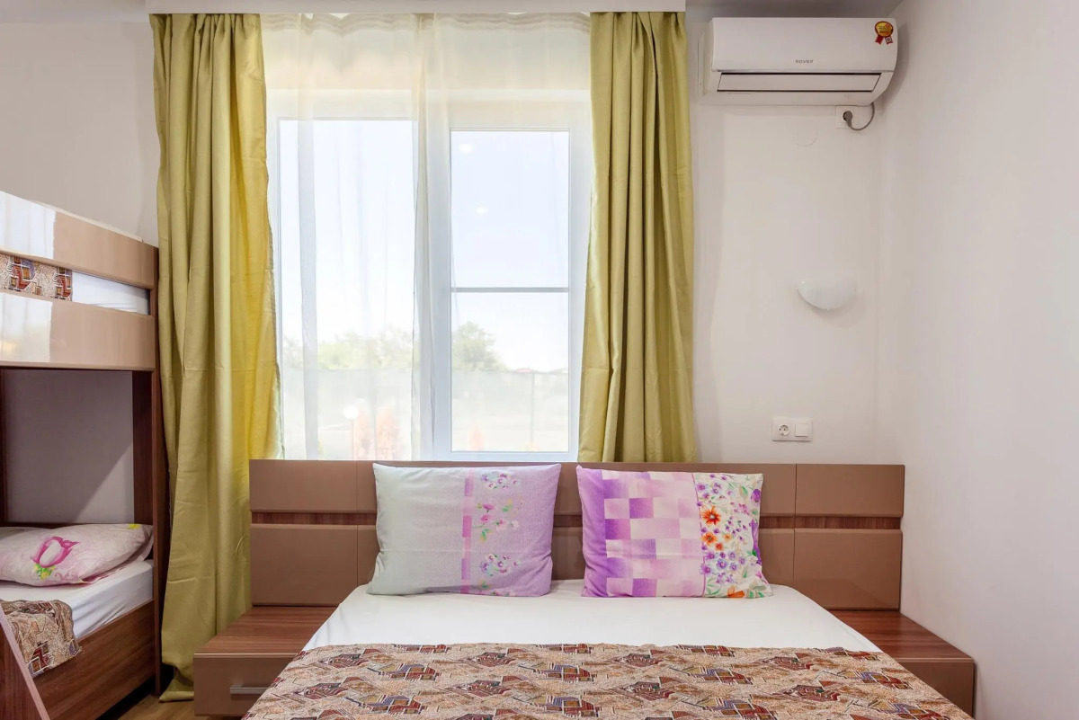 Азов Холидей