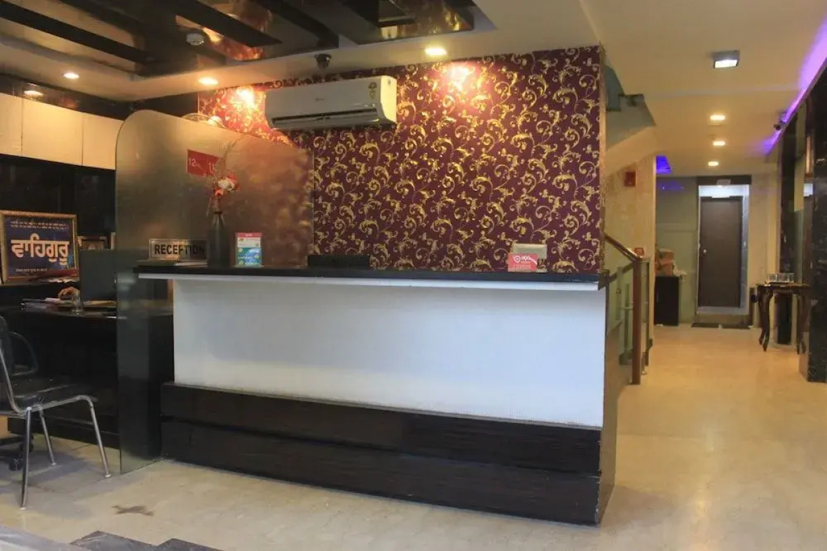 OYO 464 Hotel Lotus Palace