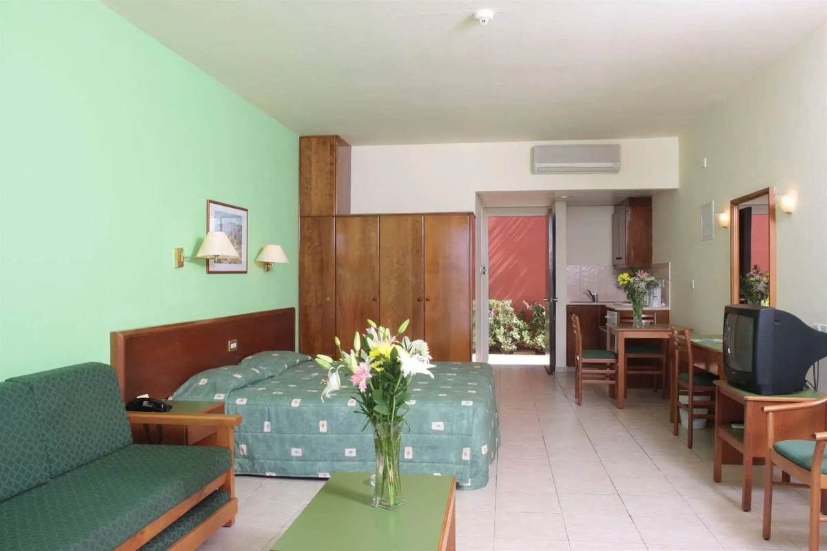 Panas Holiday Village