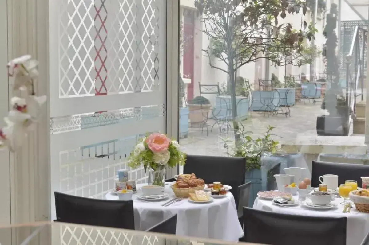 Hôtel Suites Unic Renoir Saint Germain