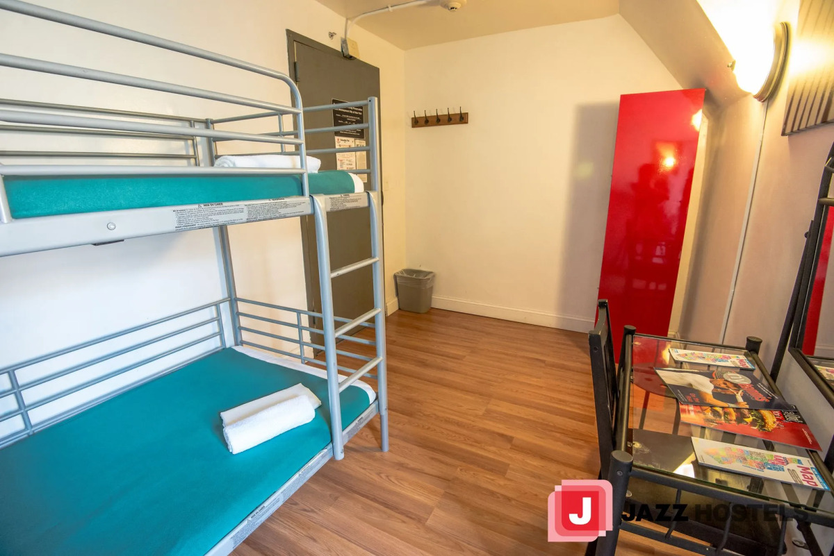 Jazz on the Park Hostel