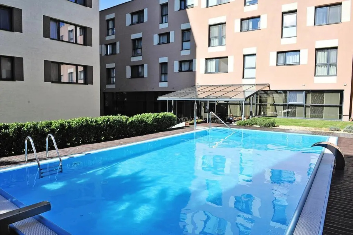 Melrose Apartments 2