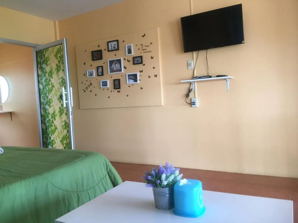 Insook Ko Larn Guesthouse