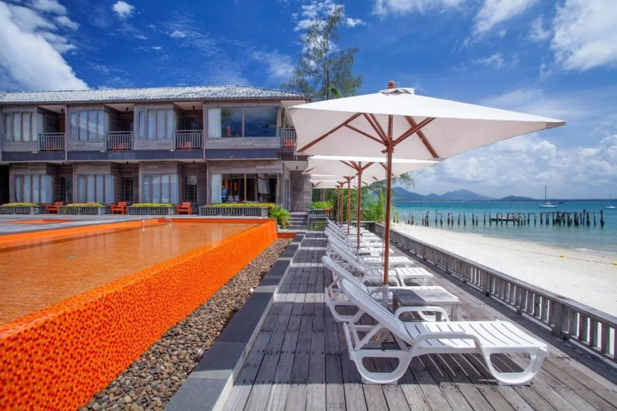 Курортный отель Baan Ploy Sea