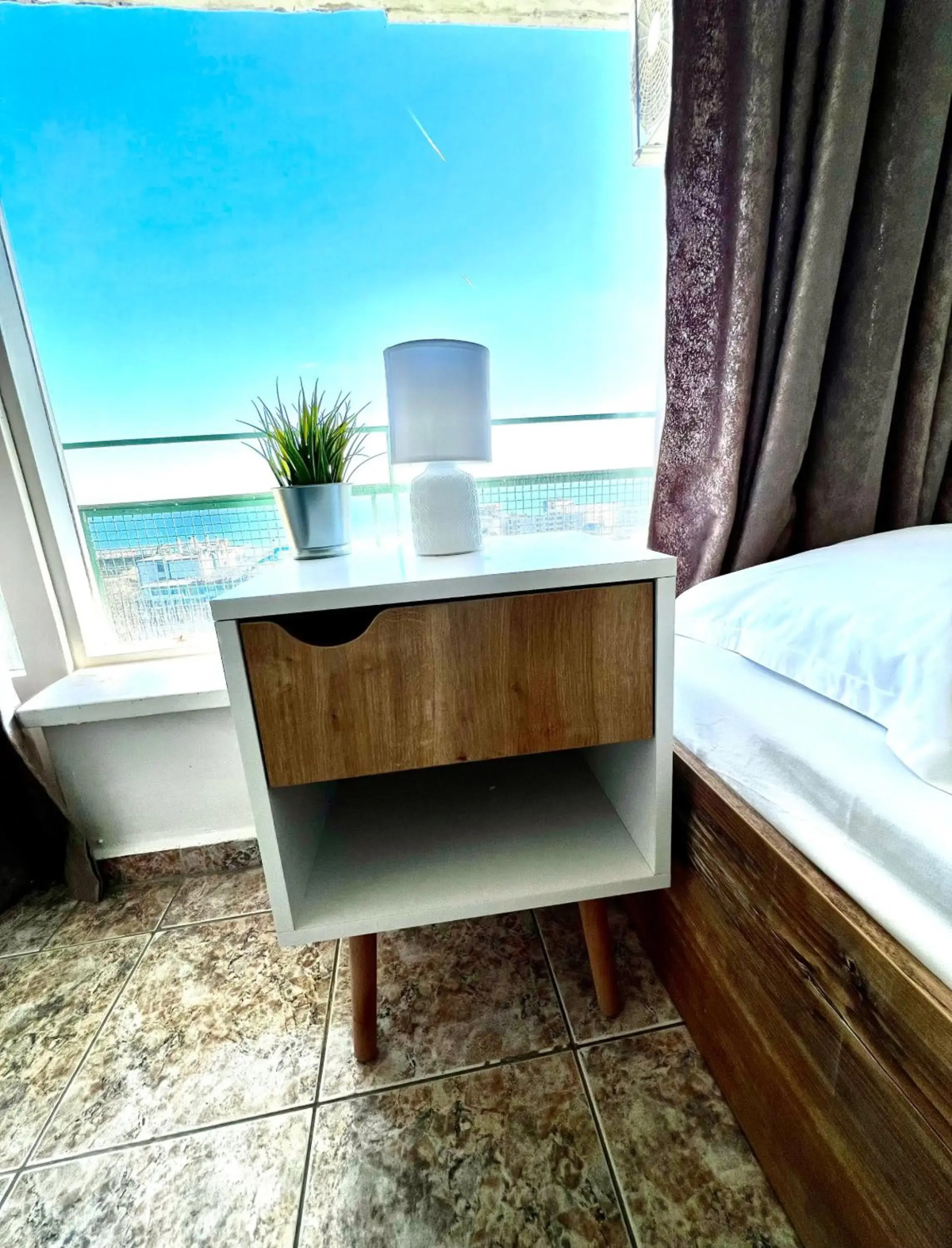 Sunny Varshava Hotel