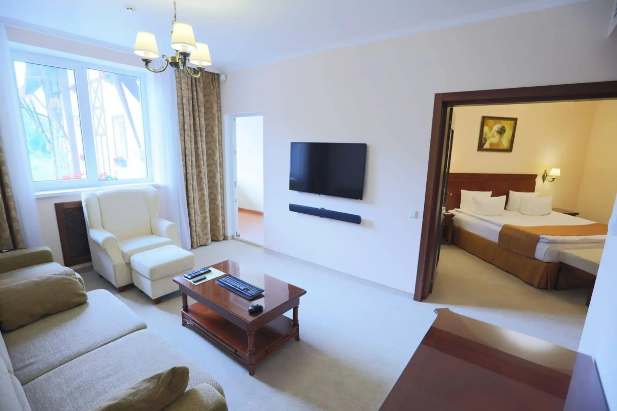 Отель Вэйлер