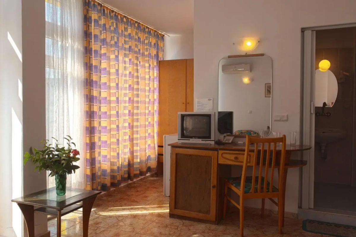 Sunny Varshava Hotel