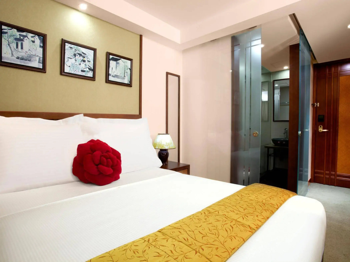 Butterfly on Wellington, Central