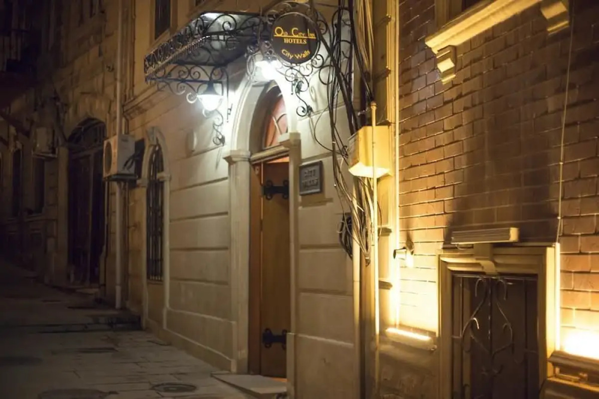 Отель City Walls