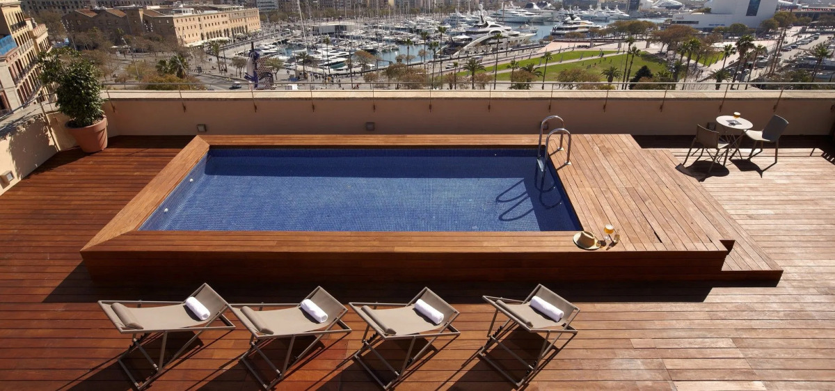 Duquesa Suites Landmark Hotel by Duquessa Hotel Collection