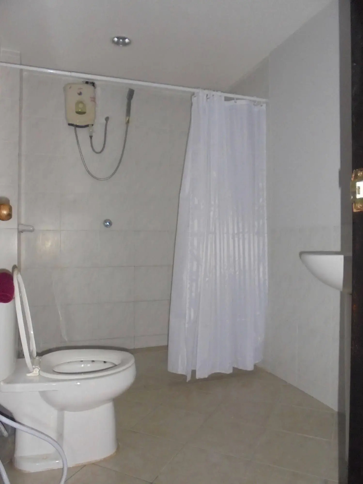 Robin’s Nest Guesthouse & Restaurant