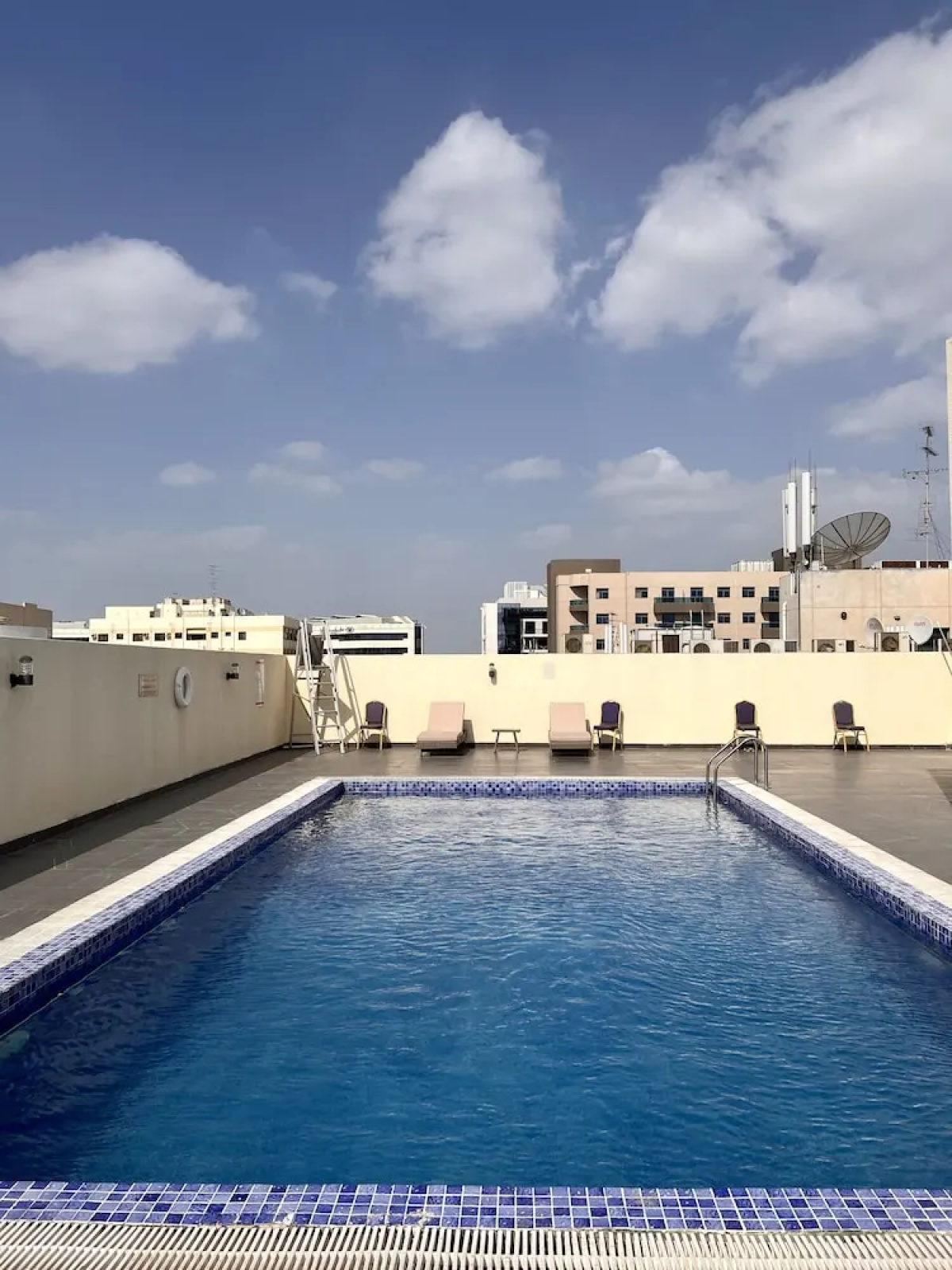 Raha Hotel