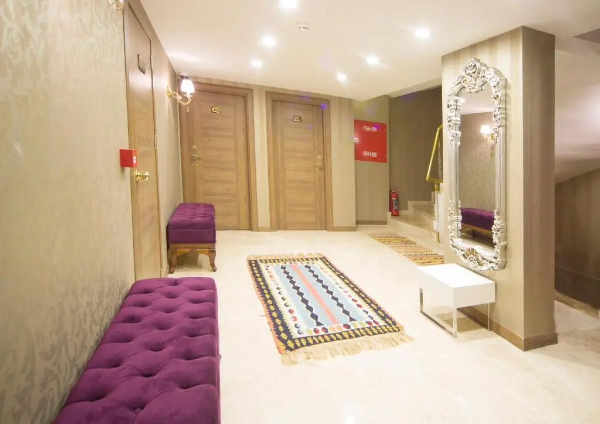 Golden Rain Hotel Old City