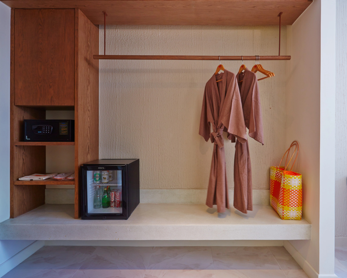 Отель Bandara Beach Resort, Phuket