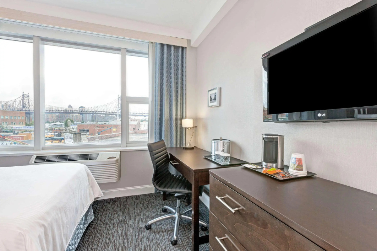 Wyndham Garden Long Island City Manhattan View Hotel