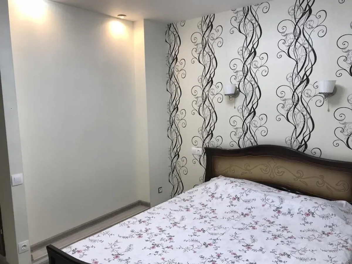 Часы Бунинская аллея