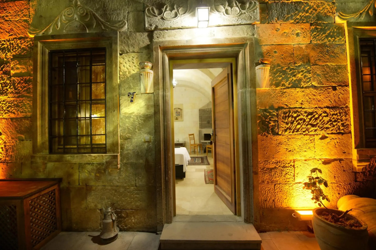Vineyard Cave Hotel